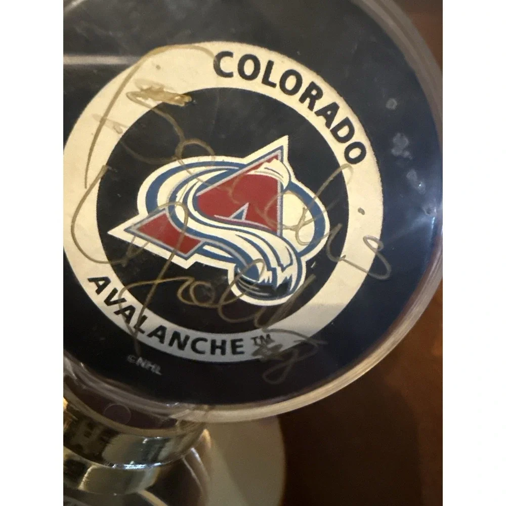 Vtg Colorado Avalanche Signed Hockey Puck Display Stand NHL Collectible